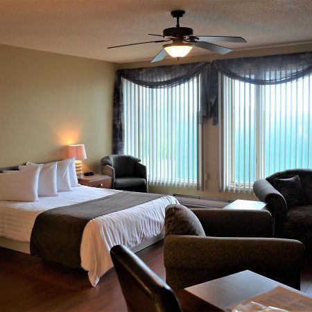 Motel Quatre Saisons Forestville Eksteriør bilde