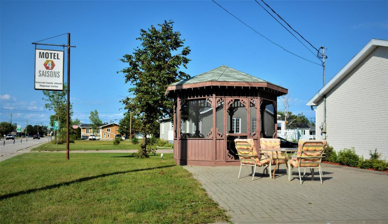 Motel Quatre Saisons Forestville Eksteriør bilde