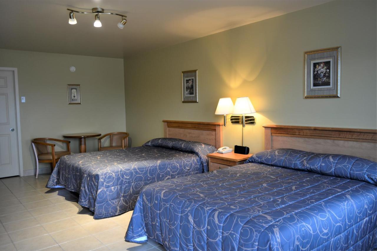 Motel Quatre Saisons Forestville Eksteriør bilde