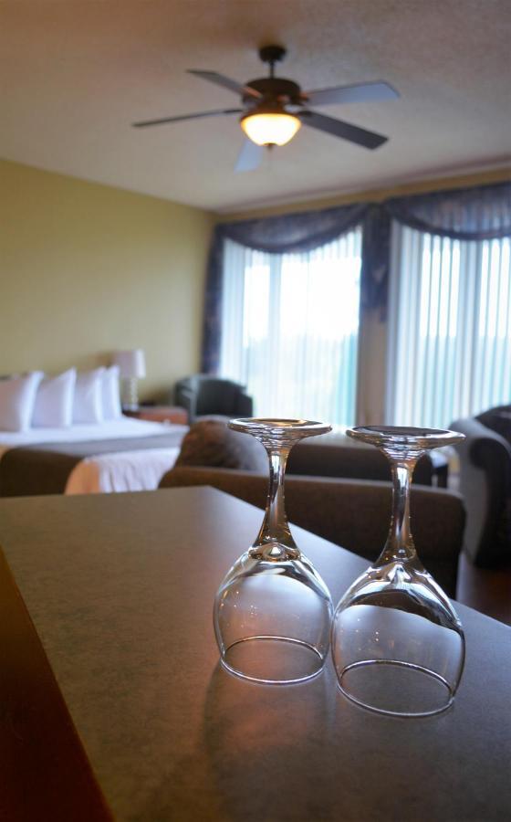 Motel Quatre Saisons Forestville Eksteriør bilde