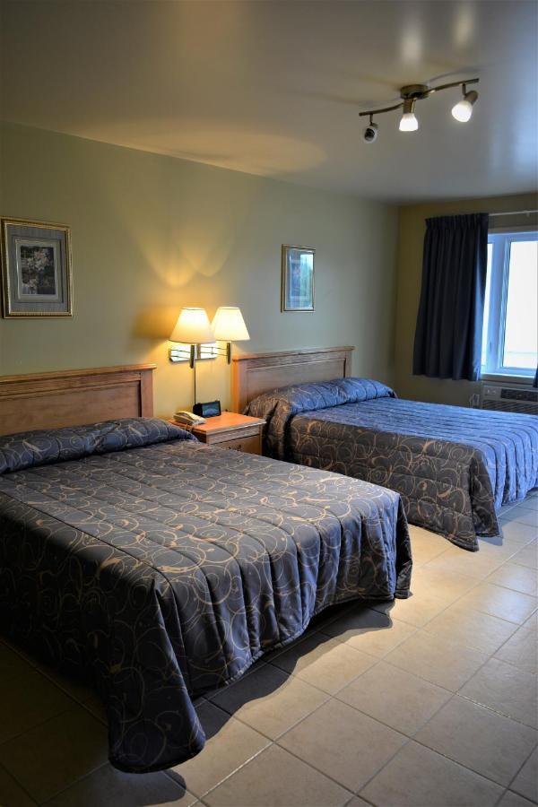 Motel Quatre Saisons Forestville Eksteriør bilde