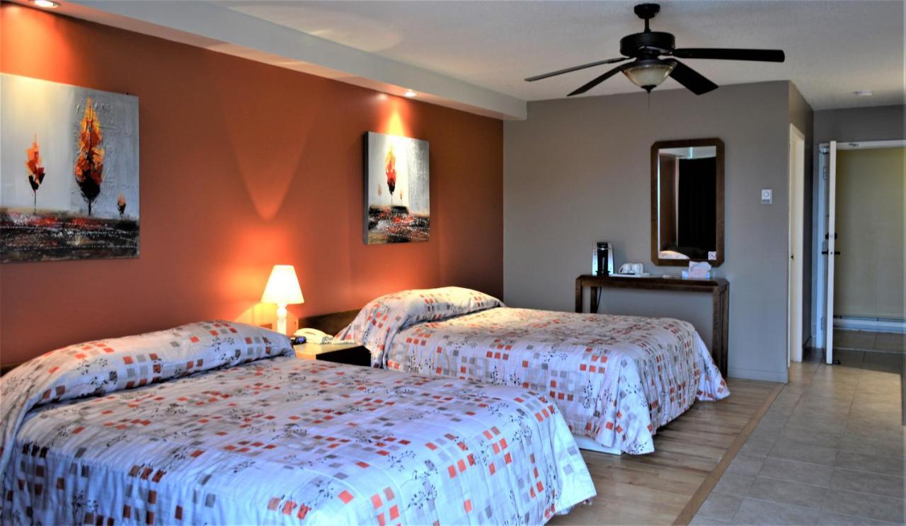 Motel Quatre Saisons Forestville Eksteriør bilde